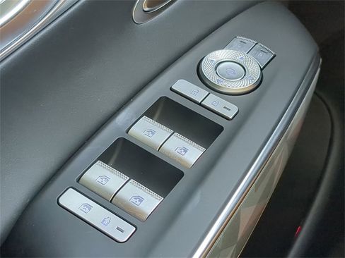 Used 2025 Genesis GV70 3.5T Sport w/ Sport Advanced Package image 26