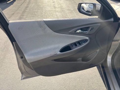 Used 2022 Chevrolet Malibu LT FWD image 9