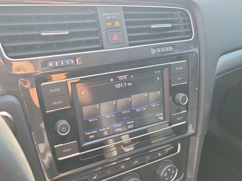 Used 2021 Volkswagen Golf 4-Door image 21