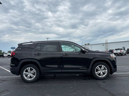 Used 2022 GMC Terrain SLE FWD image 10