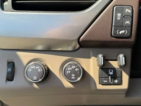 Used 2016 Chevrolet Suburban LT AWD/4WD image 15