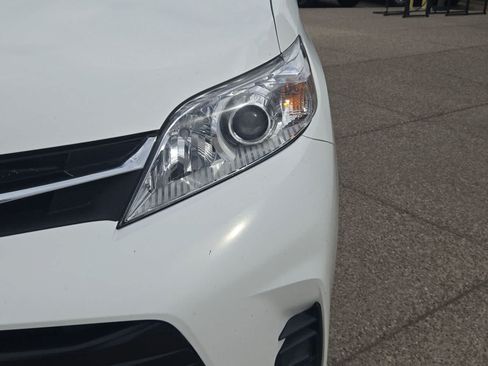 Used 2018 Toyota Sienna LE FWD image 11