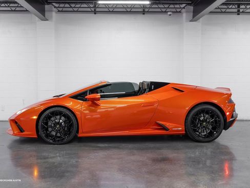 Used 2021 Lamborghini Huracan EVO image 9