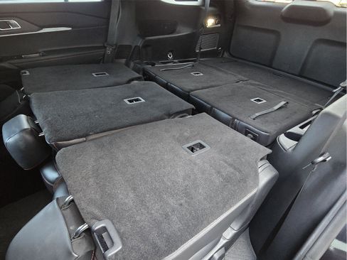 Used 2025 Ford Explorer ST-Line w/ ST-Line Street Pack image 14