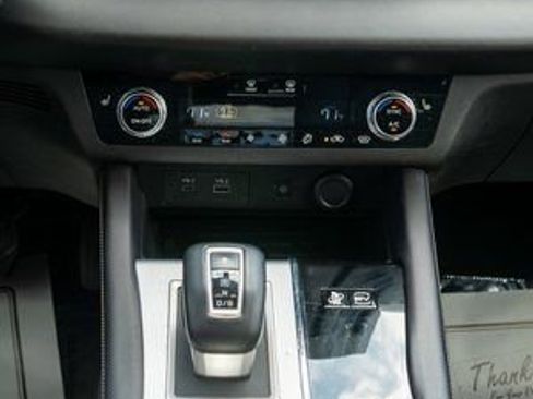 Used 2023 Mitsubishi Outlander SEL AWD/4WD image 18