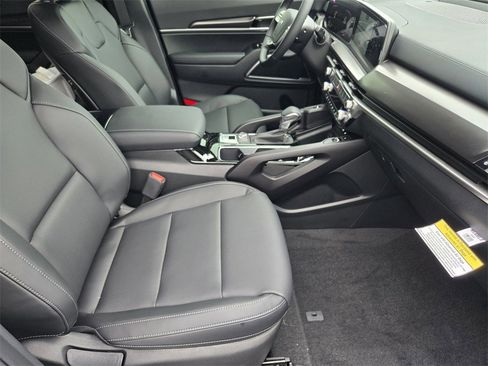 New 2025 Kia Telluride S image 9