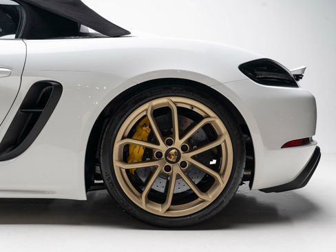 Used 2020 Porsche 718 Boxster Spyder RWD image 68