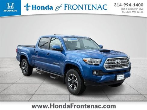 Used 2016 Toyota Tacoma TRD Sport image 1