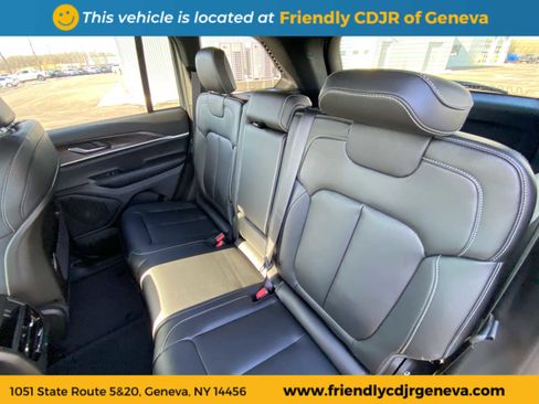 New 2025 Jeep Grand Cherokee Limited image 11