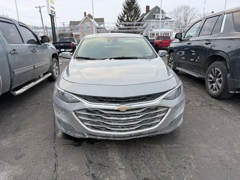 Used 2025 Chevrolet Malibu LT image 2