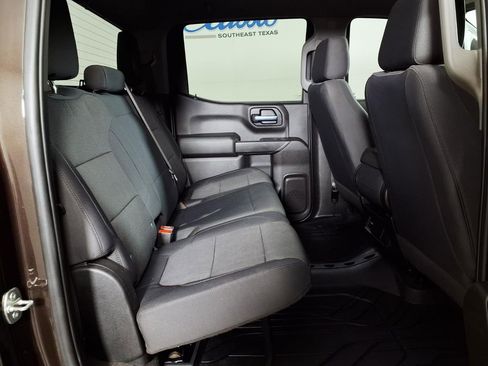 Used 2020 Chevrolet Silverado 1500 Custom w/ Custom Value Package RWD image 12