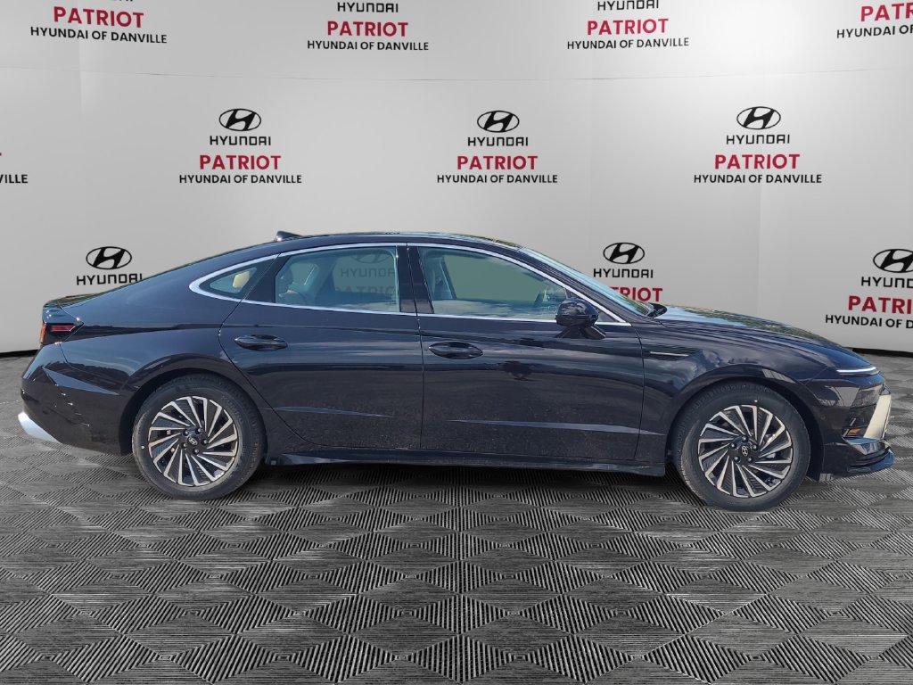New 2026 Hyundai Sonata Limited FWD image 2
