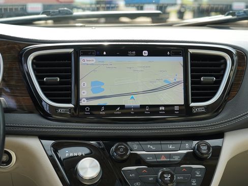Used 2021 Chrysler Pacifica Limited AWD/4WD image 22