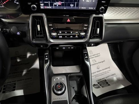 Used 2022 Kia Sorento EX w/ Panoramic Sunroof Package image 19