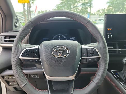 Certified 2025 Toyota Sienna XSE w/ XSE Plus Package AWD/4WD image 16