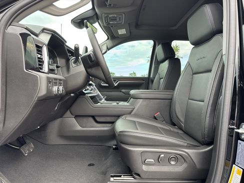 New 2025 GMC Sierra 2500 Denali w/ Denali Reserve Package image 16