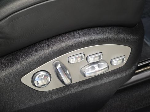 Used 2021 Porsche Macan Turbo AWD/4WD image 37
