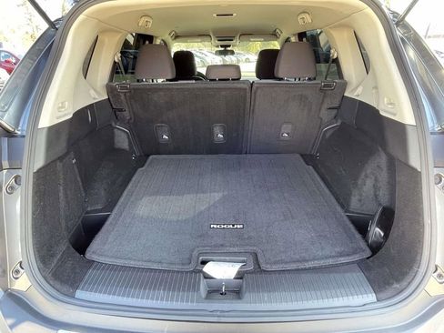 Used 2023 Nissan Rogue SV image 10