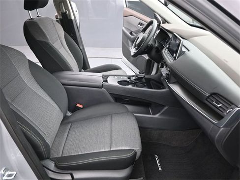 Used 2023 Nissan Rogue SV image 27