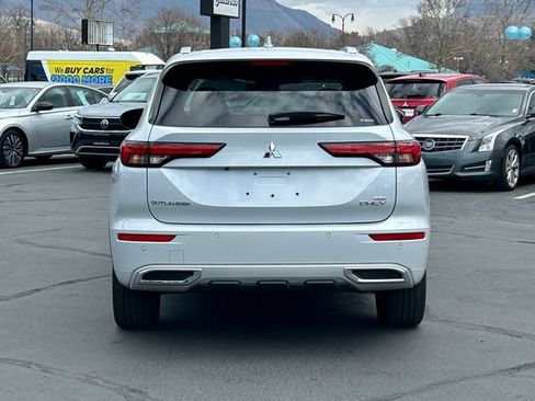 Used 2025 Mitsubishi Outlander 4WD Plug-In Hybrid image 4