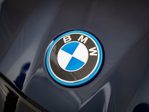 New 2026 BMW 550e xDrive image 3