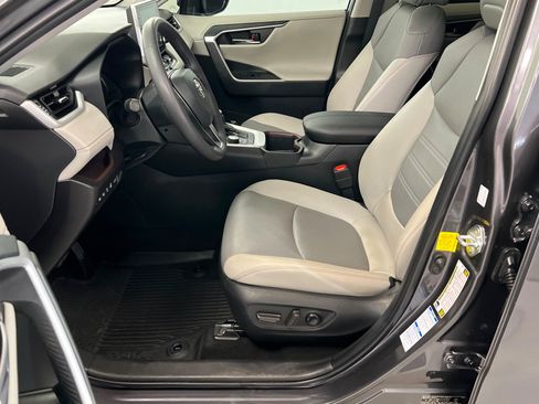 Used 2022 Toyota RAV4 Limited AWD/4WD image 18