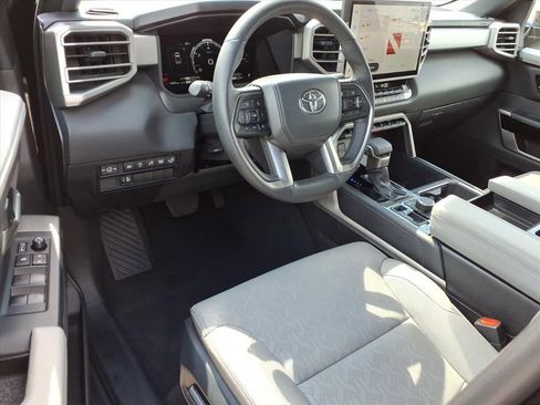 Used 2025 Toyota Tundra Limited AWD/4WD image 17