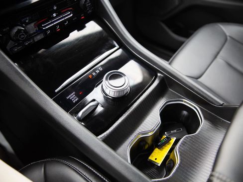 Used 2024 Jeep Grand Cherokee Limited w/ Black Appearance Package image 16