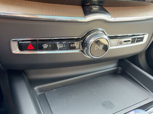 New 2026 Volvo XC60 B5 Plus w/ Climate Package image 18