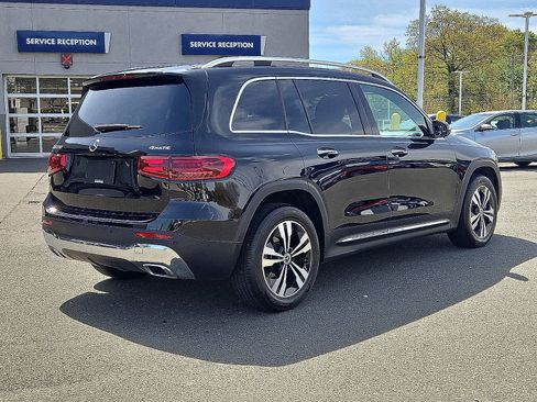 Used 2024 Mercedes-Benz GLB 250 4MATIC image 5