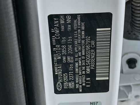 Used 2025 Hyundai Elantra SEL FWD image 12