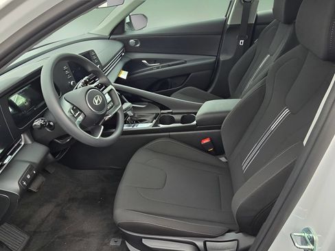 New 2026 Hyundai Elantra Hybrid FWD image 13