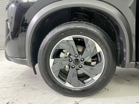 Used 2024 Nissan Rogue SV FWD image 24
