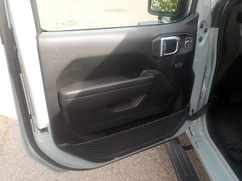 Used 2023 Jeep Wrangler Sport image 11