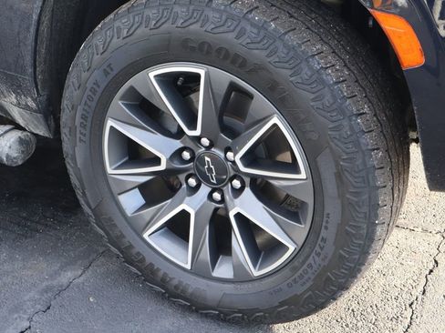 Certified 2024 Chevrolet Suburban Z71 w/ Off-Road Capability Package image 6