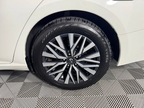 Used 2025 Nissan Altima 2.5 SV FWD image 42