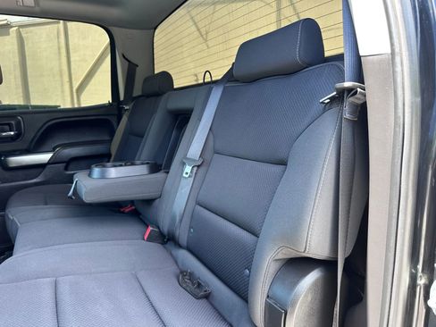 Used 2018 Chevrolet Silverado 1500 LT w/ LT Eassist Package AWD/4WD image 9