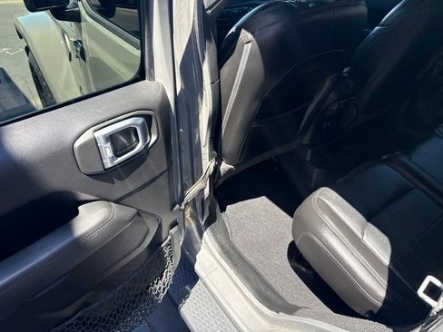 Used 2020 Jeep Wrangler Unlimited Sahara AWD/4WD image 10