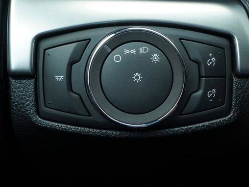 Used 2019 Ford Explorer XLT FWD image 22