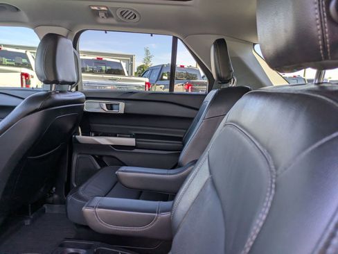 Used 2020 Ford Explorer Limited w/ Class III Trailer Tow Package RWD image 18