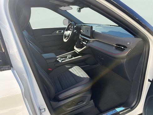 Certified 2025 Ford Explorer ST-Line w/ ST-Line Street Pack image 7