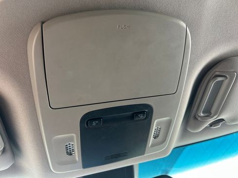 Used 2018 Toyota Camry SE image 14