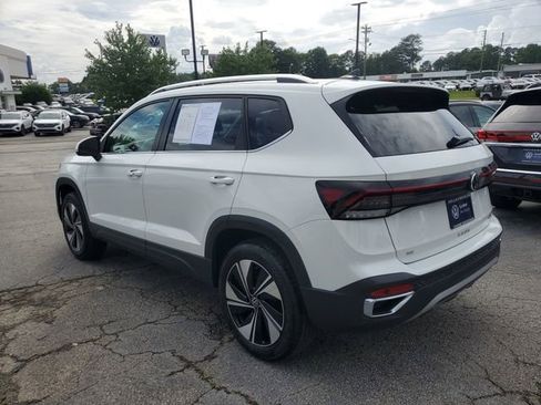 Used 2025 Volkswagen Taos SE w/ Panoramic Sunroof Package AWD/4WD image 6