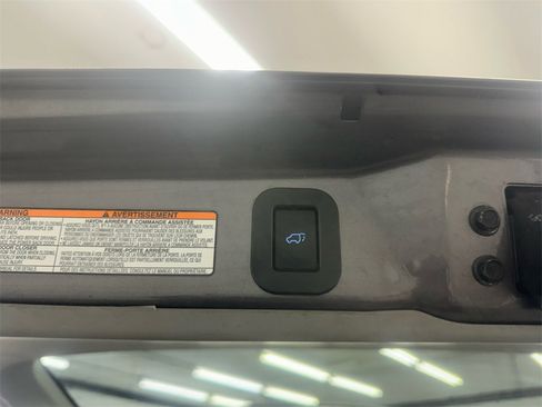 Used 2016 Toyota Sienna L image 19