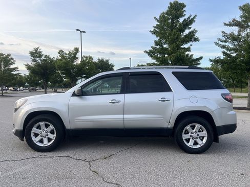 Used 2015 GMC Acadia SLE FWD image 2