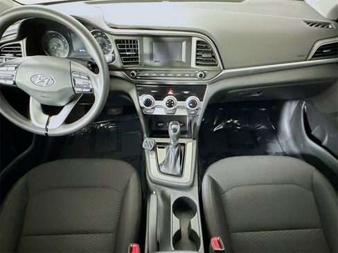 Used 2019 Hyundai Elantra SE w/ Cargo Package image 16