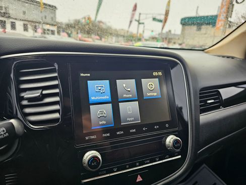 Used 2020 Mitsubishi Outlander LE image 24