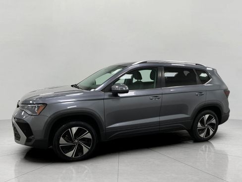 Used 2025 Volkswagen Taos SE AWD/4WD image 8