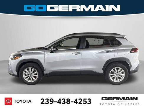 Used 2026 Toyota Corolla Cross LE FWD image 2