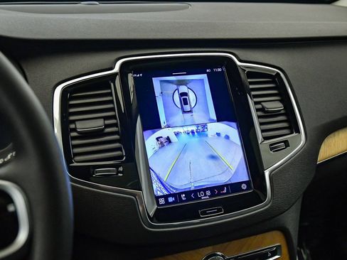 Certified 2025 Volvo XC90 B6 Plus image 28
